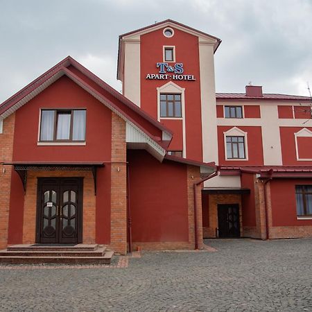 T&S Apart-Hotel Cernăuți Exterior foto
