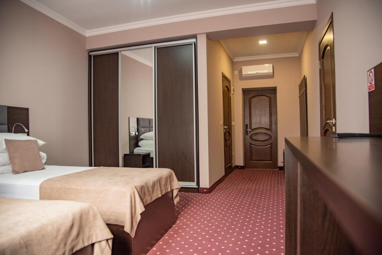 T&S Apart-Hotel Cernăuți Exterior foto