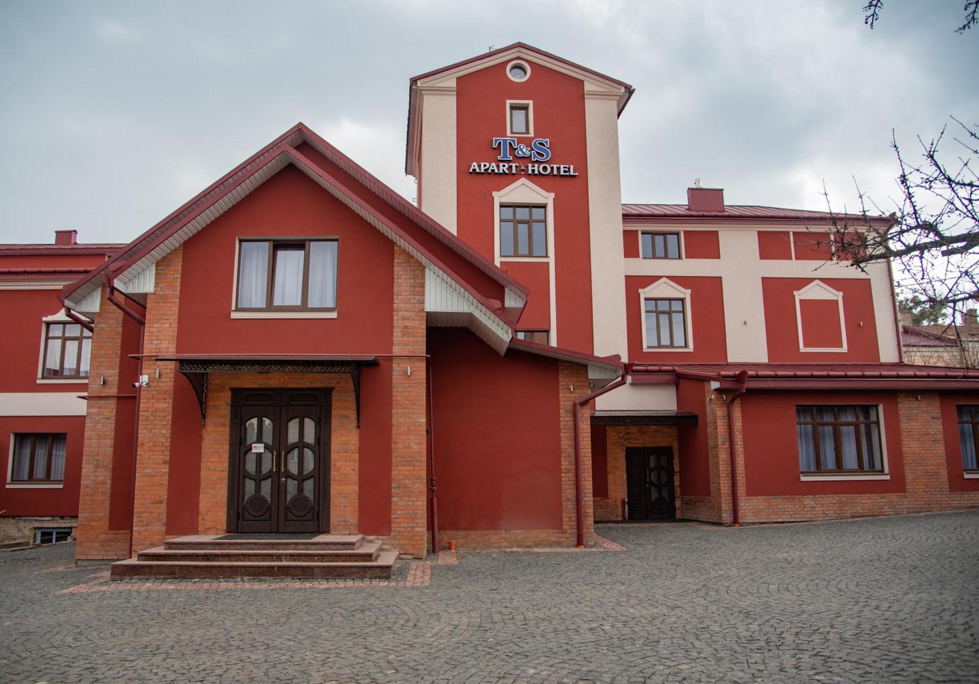 T&S Apart-Hotel Cernăuți Exterior foto