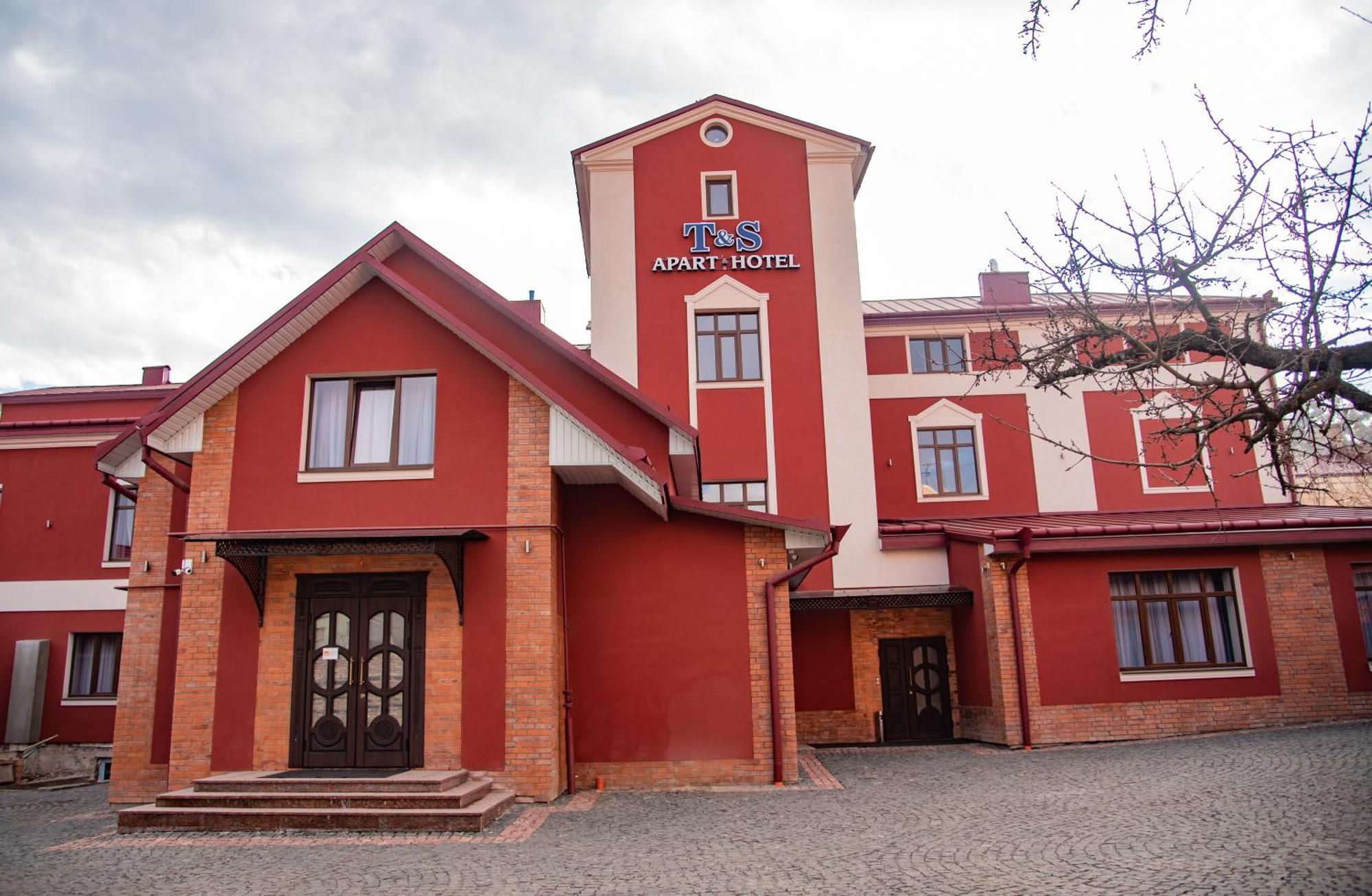 T&S Apart-Hotel Cernăuți Exterior foto
