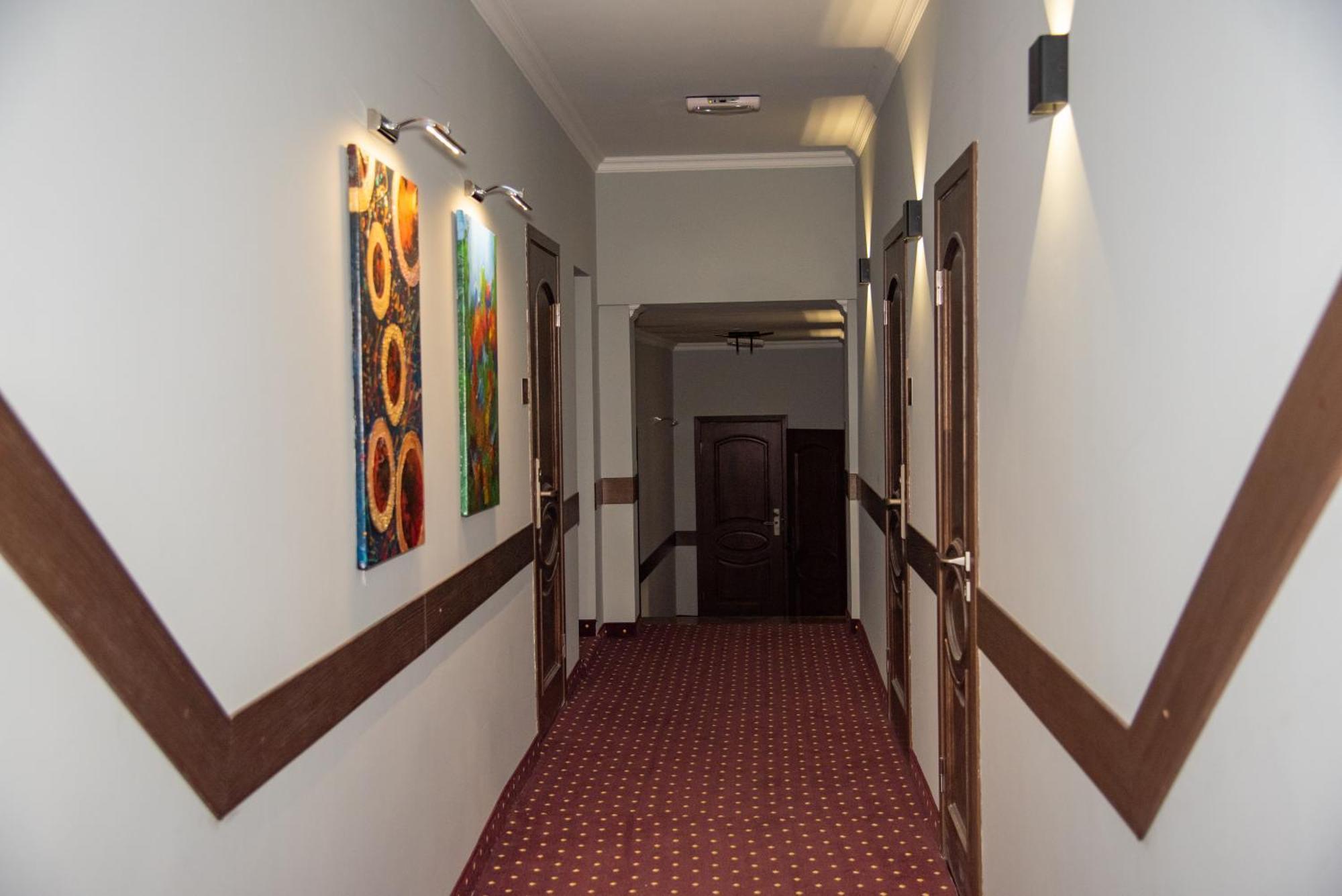 T&S Apart-Hotel Cernăuți Exterior foto