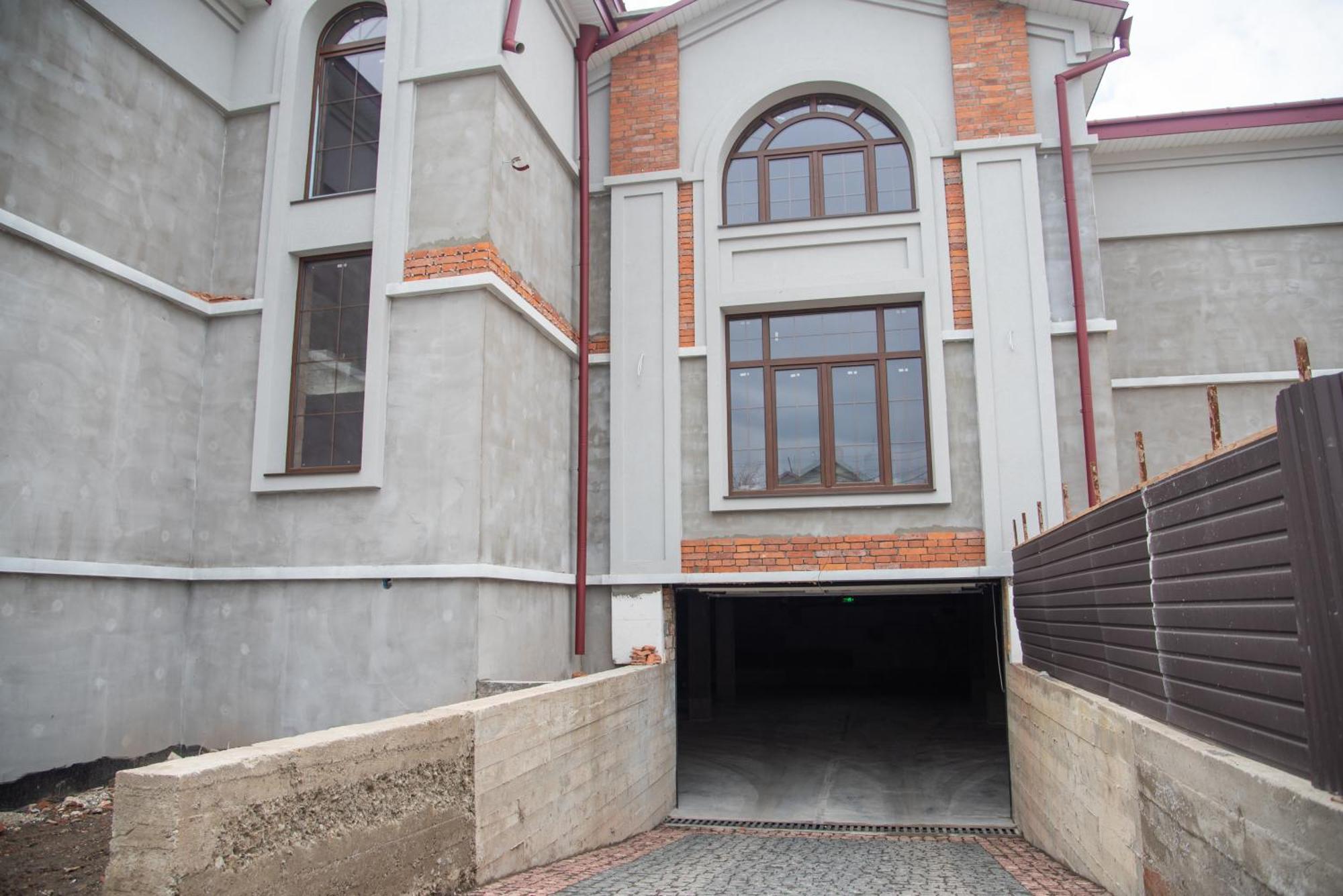 T&S Apart-Hotel Cernăuți Exterior foto